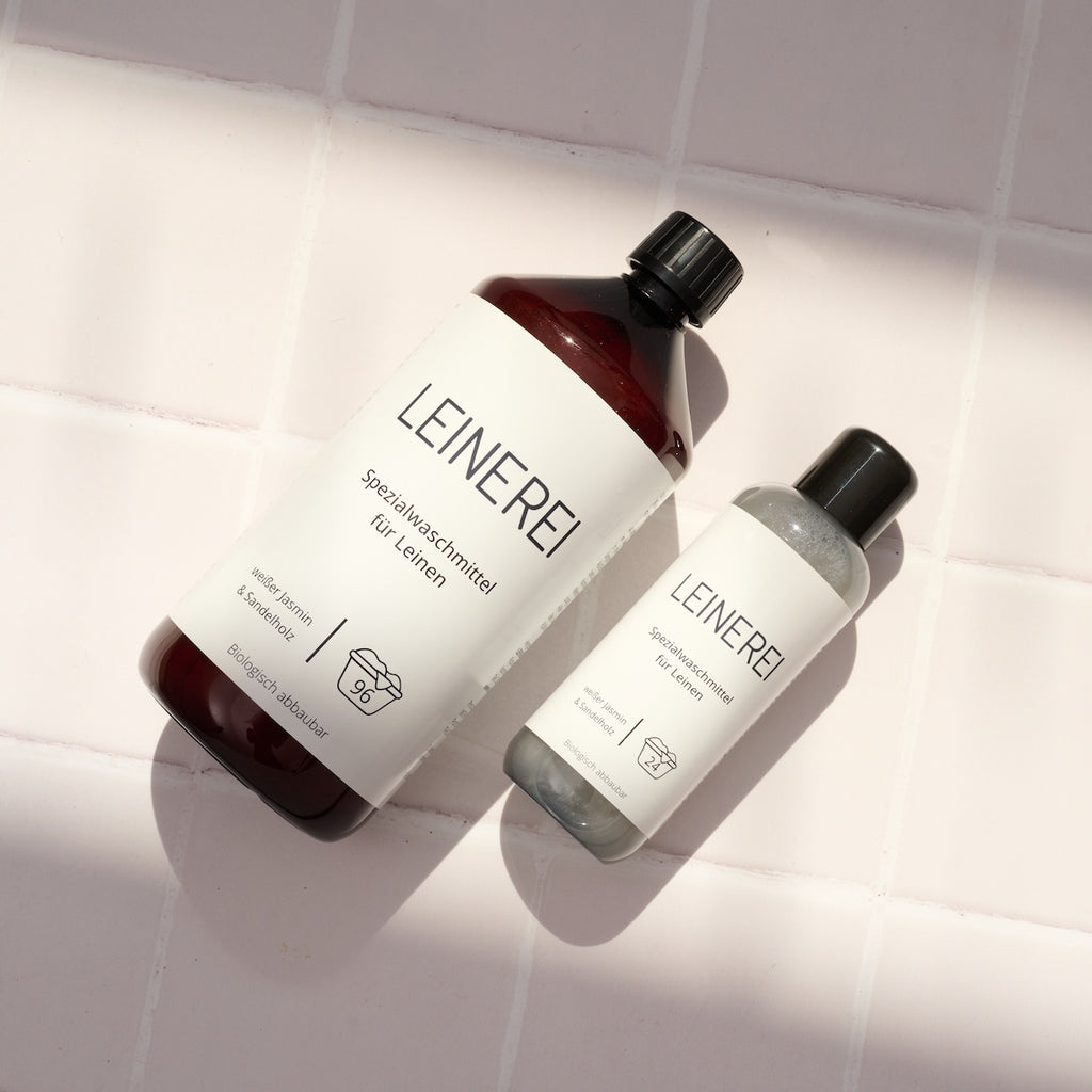Leinen-Waschmittel von LEINEREI - Premium Leinenpflege, made in Germany. Biologisch abbaubar. Konzentrat für nachhaltigen Gebrauch.