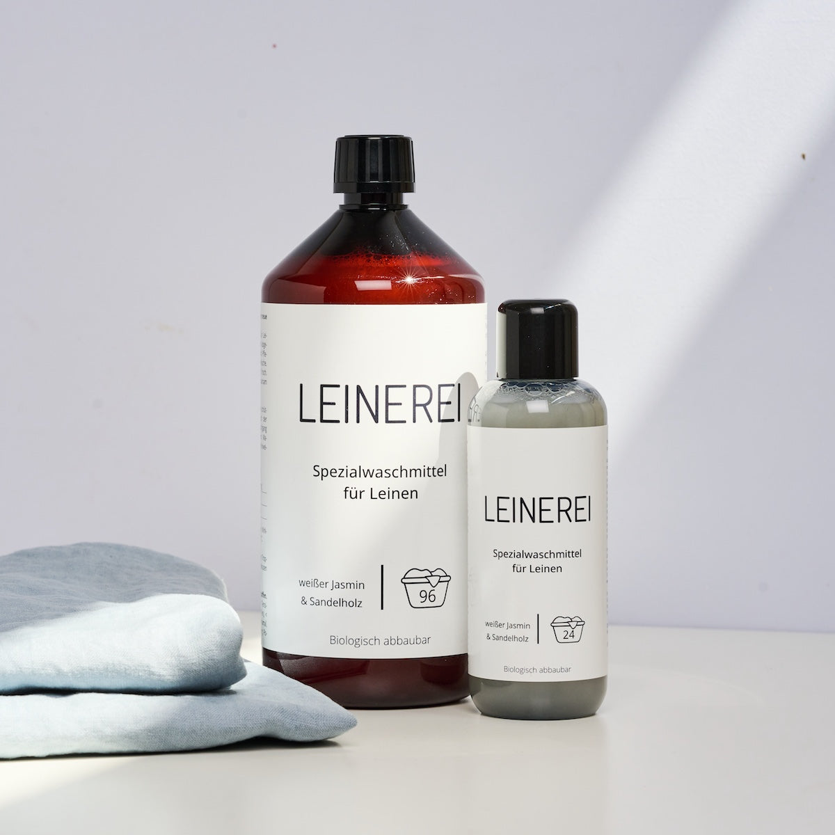 Leinen-Waschmittel von LEINEREI - Premium Leinenpflege, made in Germany. Biologisch abbaubar. Konzentrat für nachhaltigen Gebrauch.