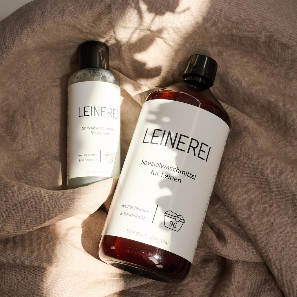Leinen-Waschmittel von LEINEREI - Premium Leinenpflege, made in Germany. Biologisch abbaubar. Konzentrat für nachhaltigen Gebrauch.