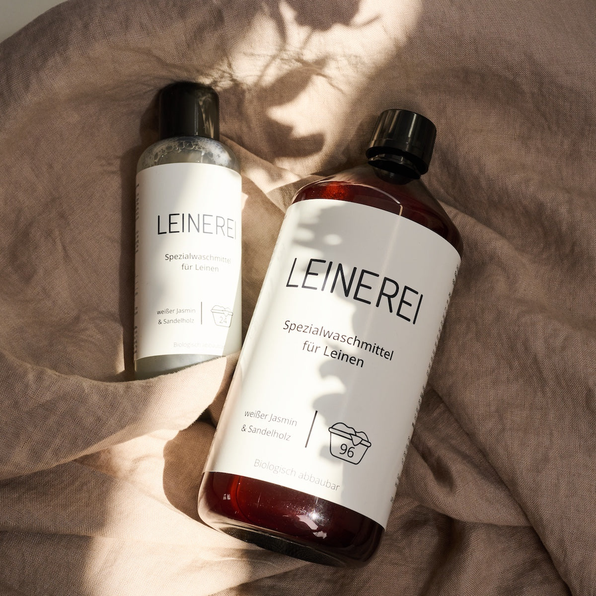 Leinen-Waschmittel von LEINEREI - Premium Leinenpflege, made in Germany. Biologisch abbaubar. Konzentrat für nachhaltigen Gebrauch.