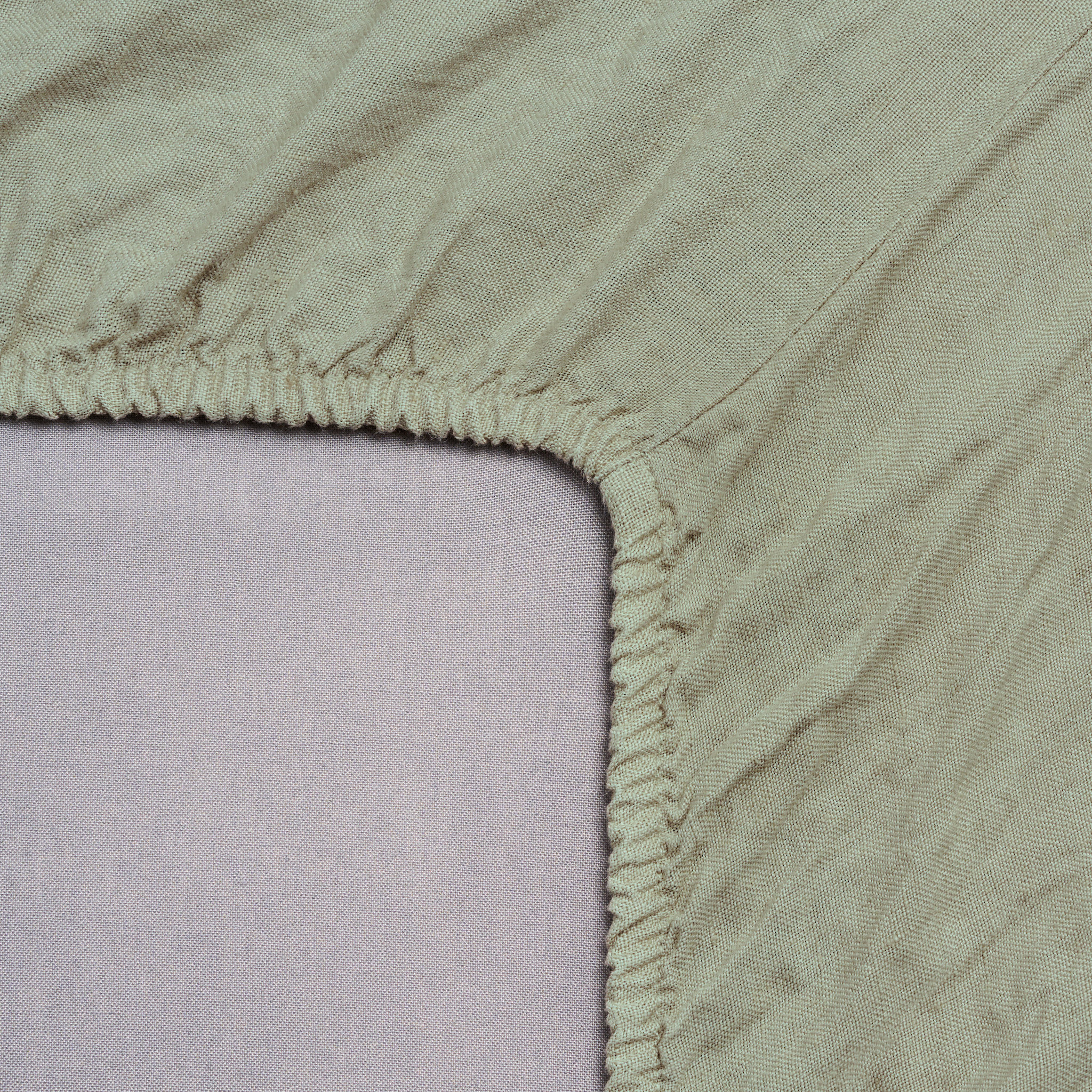 Leinen-Spannbettlaken grün von LEINEREI - Premium Leinen, made in Europe aus 100% gewaschenem Leinen. Weiches Leinen für maximalen Komfort. Hochwertig und nachhaltig produziert.