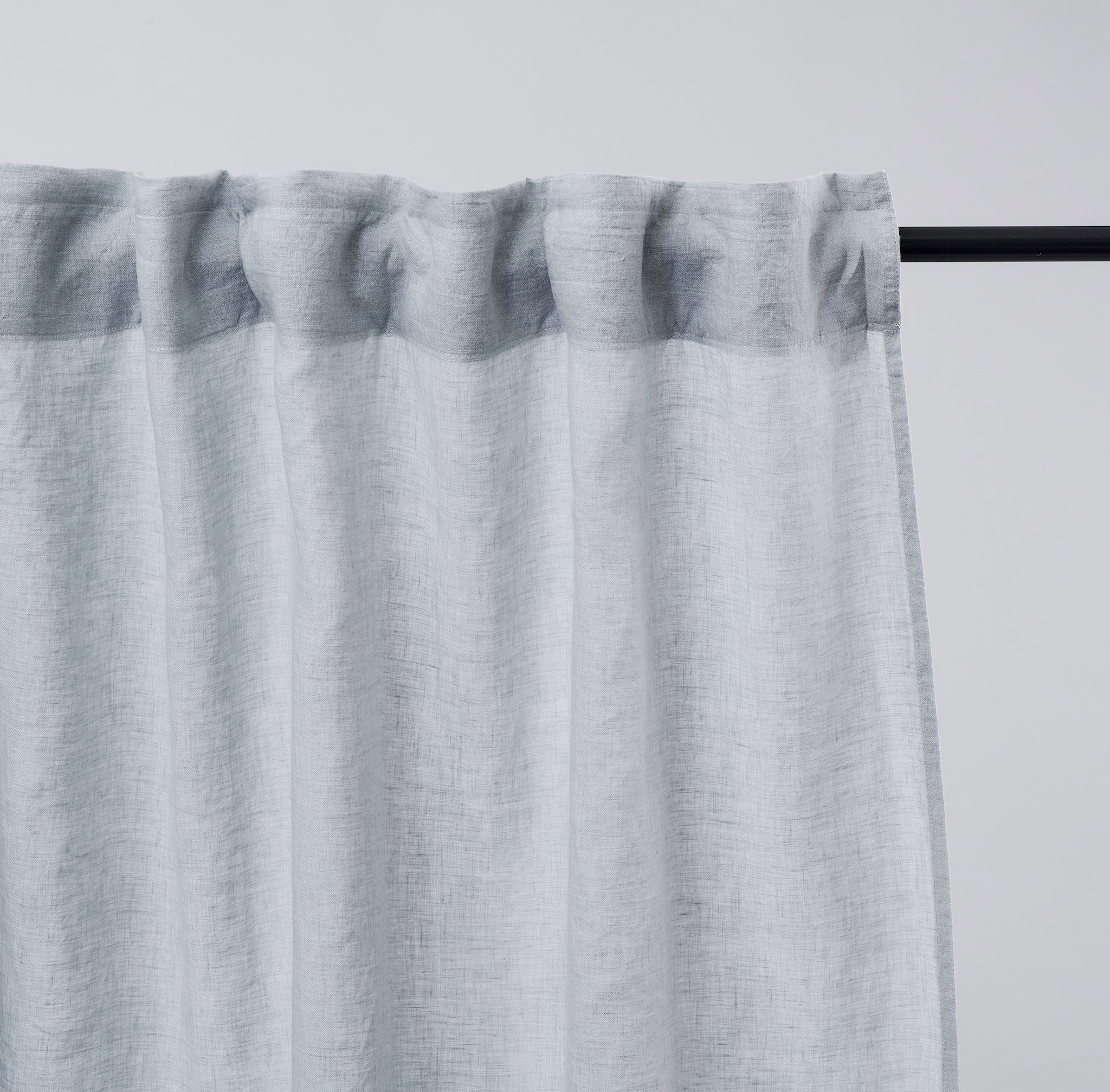 Leinen-Vorhang grau von LEINEREI - Premium Leinen, made in Europe aus 100% gewaschenem Leinen. Weiches Leinen für maximalen Komfort. Hochwertig und nachhaltig produziert.