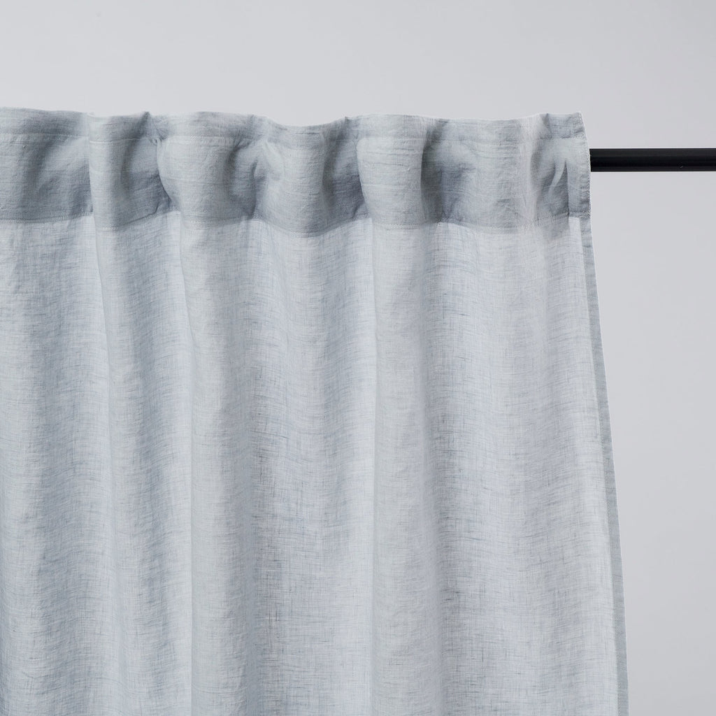 Leinen-Vorhang grau von LEINEREI - Premium Leinen, made in Europe aus 100% gewaschenem Leinen. Weiches Leinen für maximalen Komfort. Hochwertig und nachhaltig produziert.