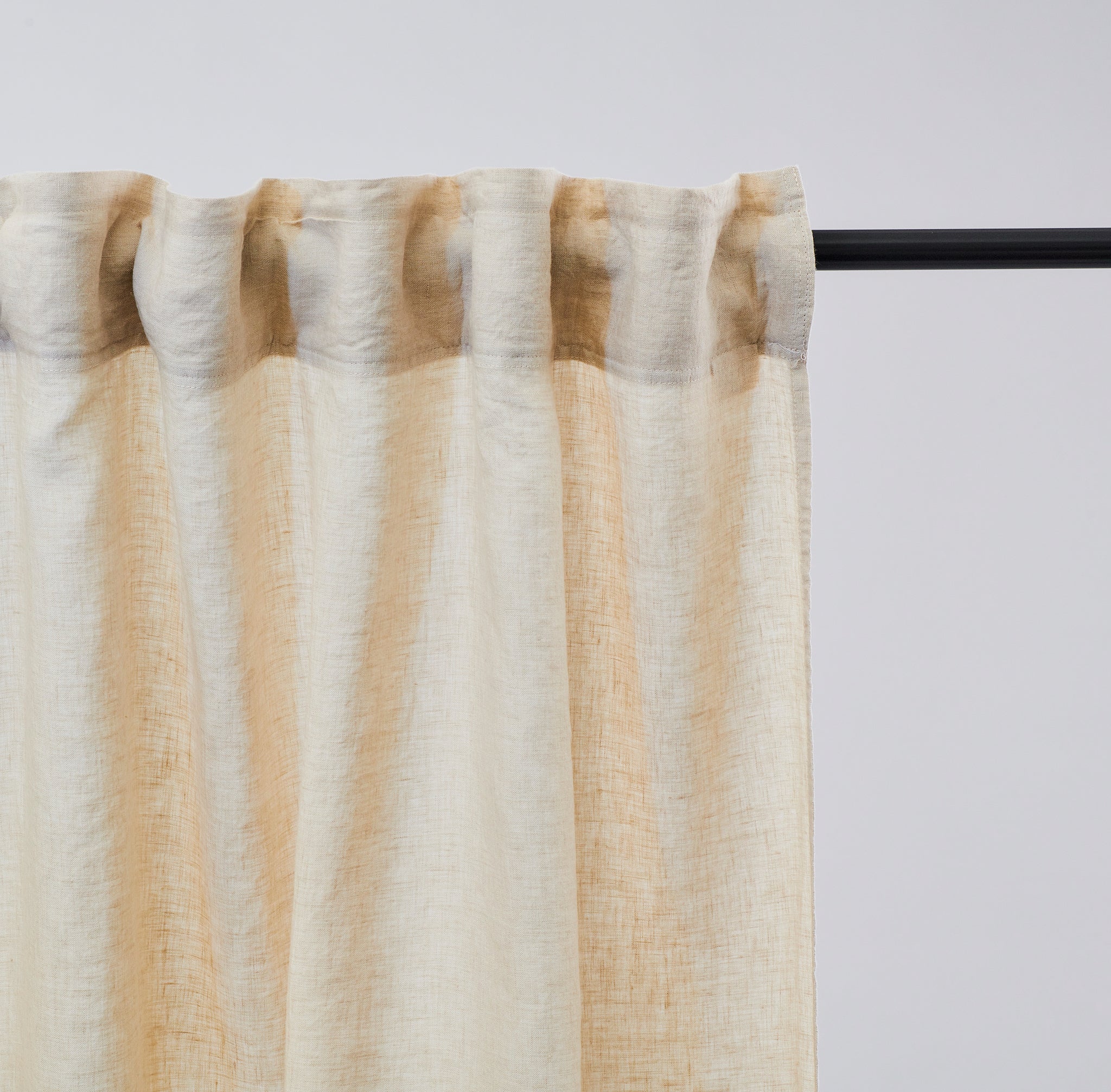 Leinen-Vorhang beige von LEINEREI - Premium Leinen, made in Europe. 100% gewaschenes Leinen mit Soft-Touch Finish.