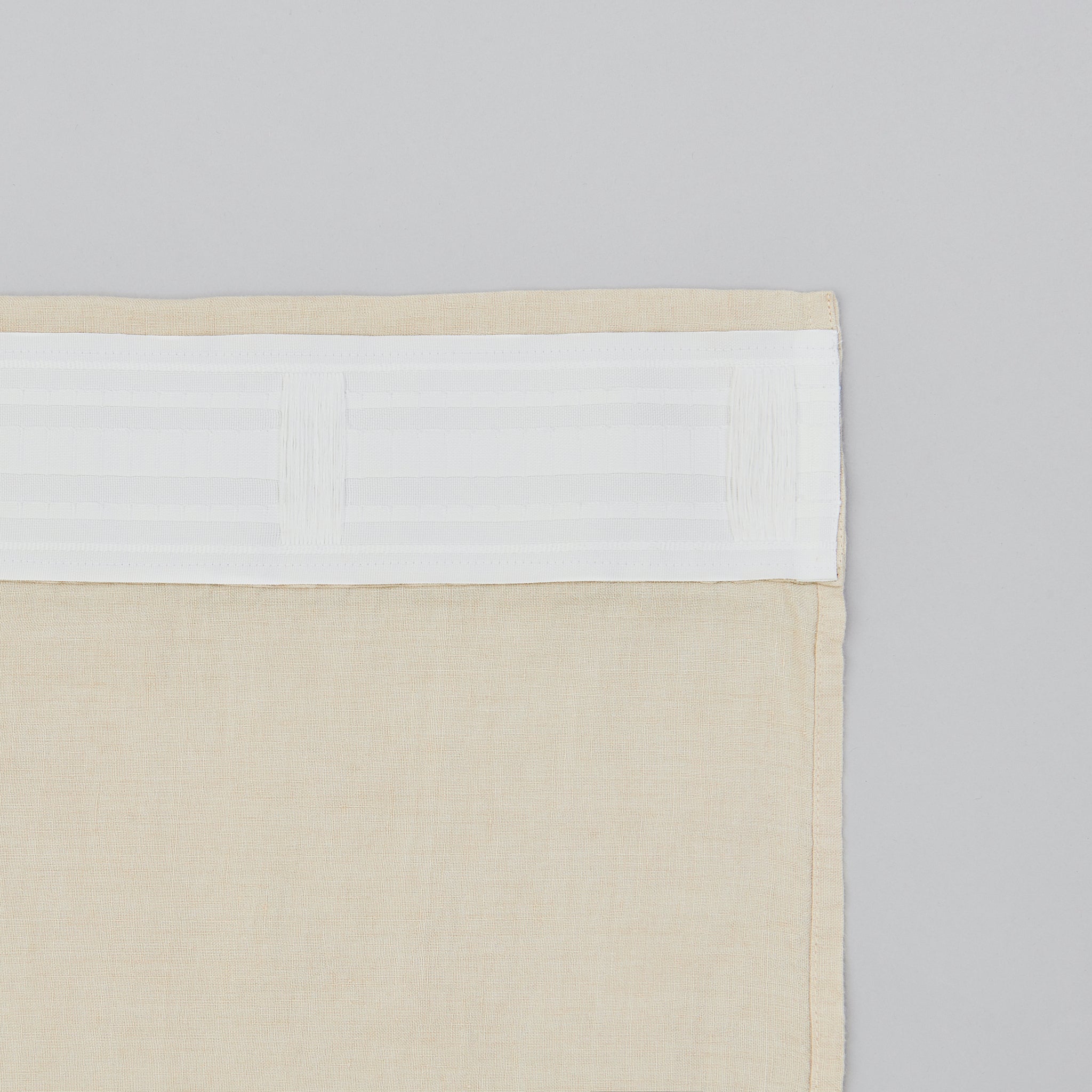 Leinen-Vorhang beige von LEINEREI - Premium Leinen, made in Europe. 100% gewaschenes Leinen mit Soft-Touch Finish.