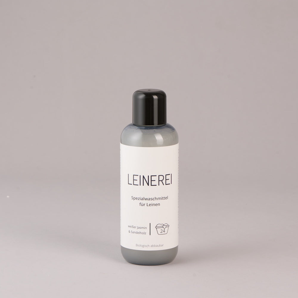 Leinen-Waschmittel von LEINEREI - Premium Leinenpflege, made in Germany. Biologisch abbaubar. Konzentrat für nachhaltigen Gebrauch.