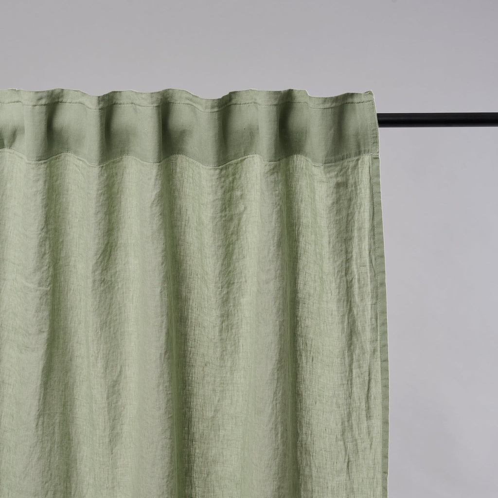 Leinen-Vorhang grün von LEINEREI - Premium Leinen, made in Europe aus 100% gewaschenem Leinen. Weiches Leinen für maximalen Komfort. Hochwertig und nachhaltig produziert.