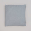 Leinen-Sofakissen blau von LEINEREI - Premium Leinen, made in Europe aus 100% gewaschenem Leinen. Weiches Leinen für maximalen Komfort. Hochwertig und nachhaltig produziert.