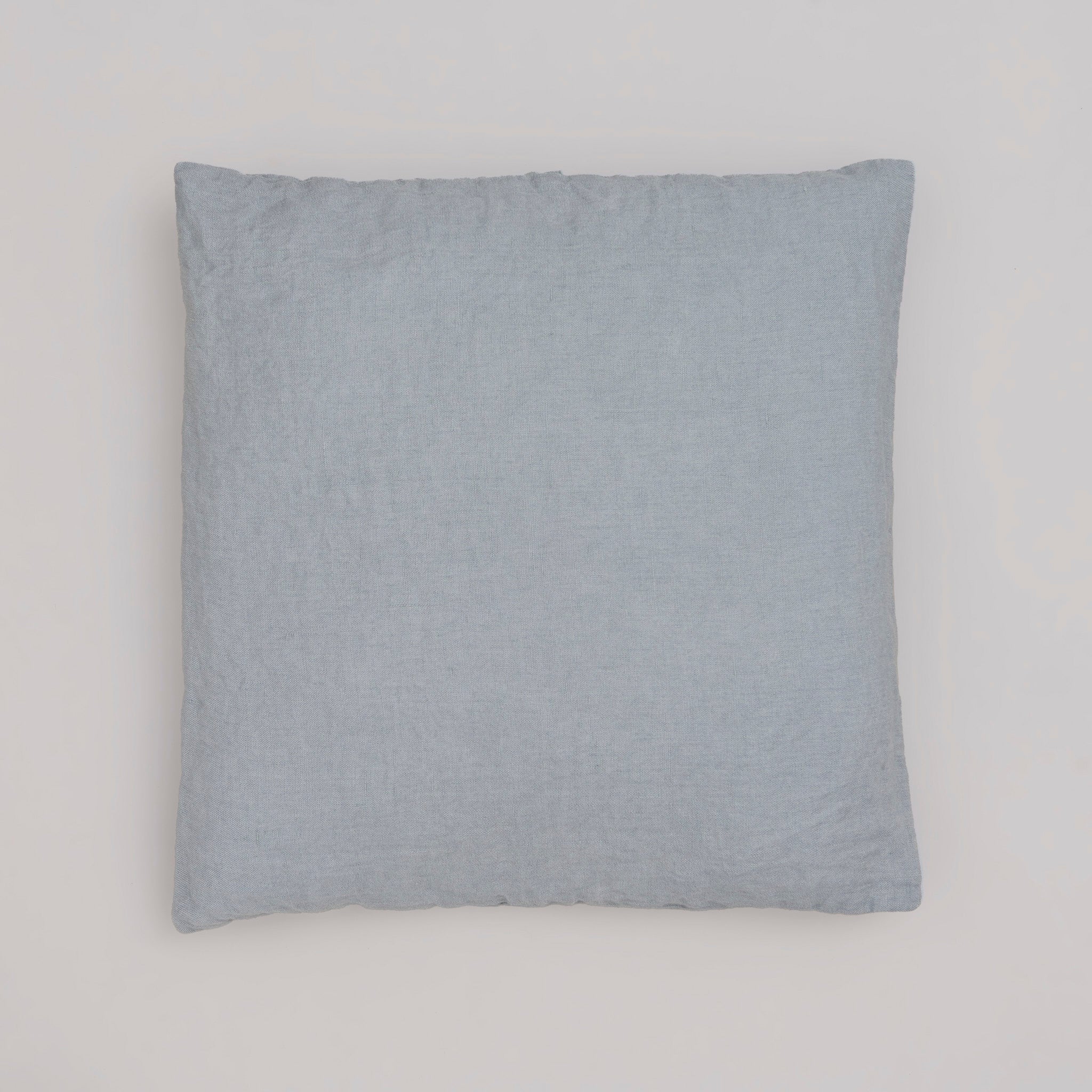 Leinen-Sofakissen blau von LEINEREI - Premium Leinen, made in Europe aus 100% gewaschenem Leinen. Weiches Leinen für maximalen Komfort. Hochwertig und nachhaltig produziert.