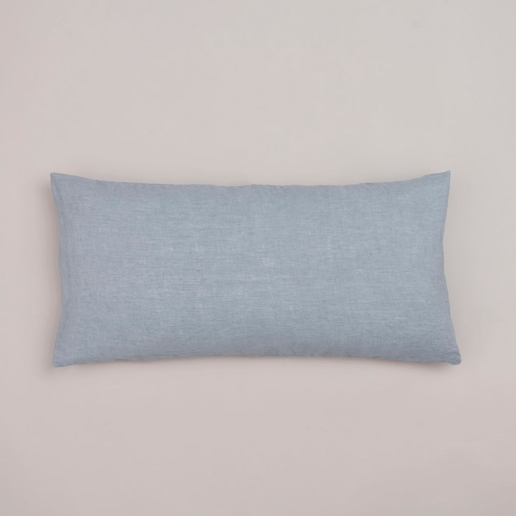 Leinen-Kopfkissen blau von LEINEREI - Premium Leinen, made in Europe aus 100% gewaschenem Leinen. Weiches Leinen für maximalen Komfort. Hochwertig und nachhaltig produziert.