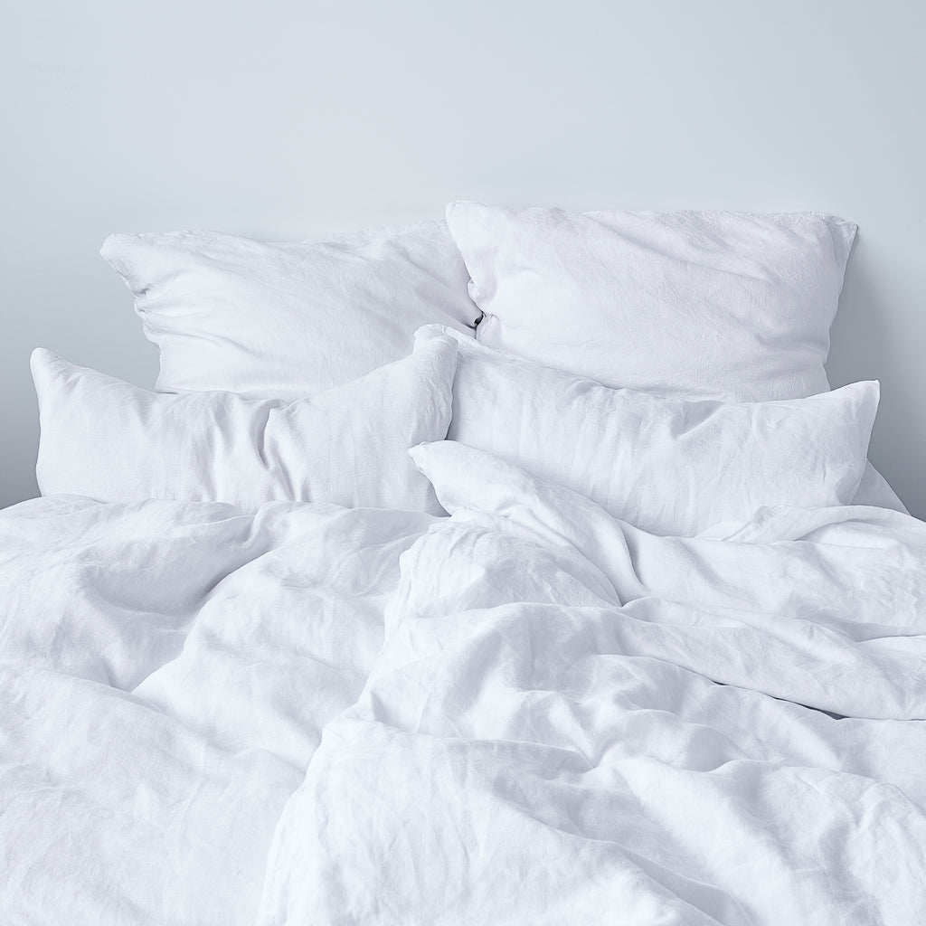 Leinen-Kopfkissen weiß von LEINEREI - Premium Leinen, made in Europe. 100% gewaschenes Leinen mit Soft-Touch Finish.