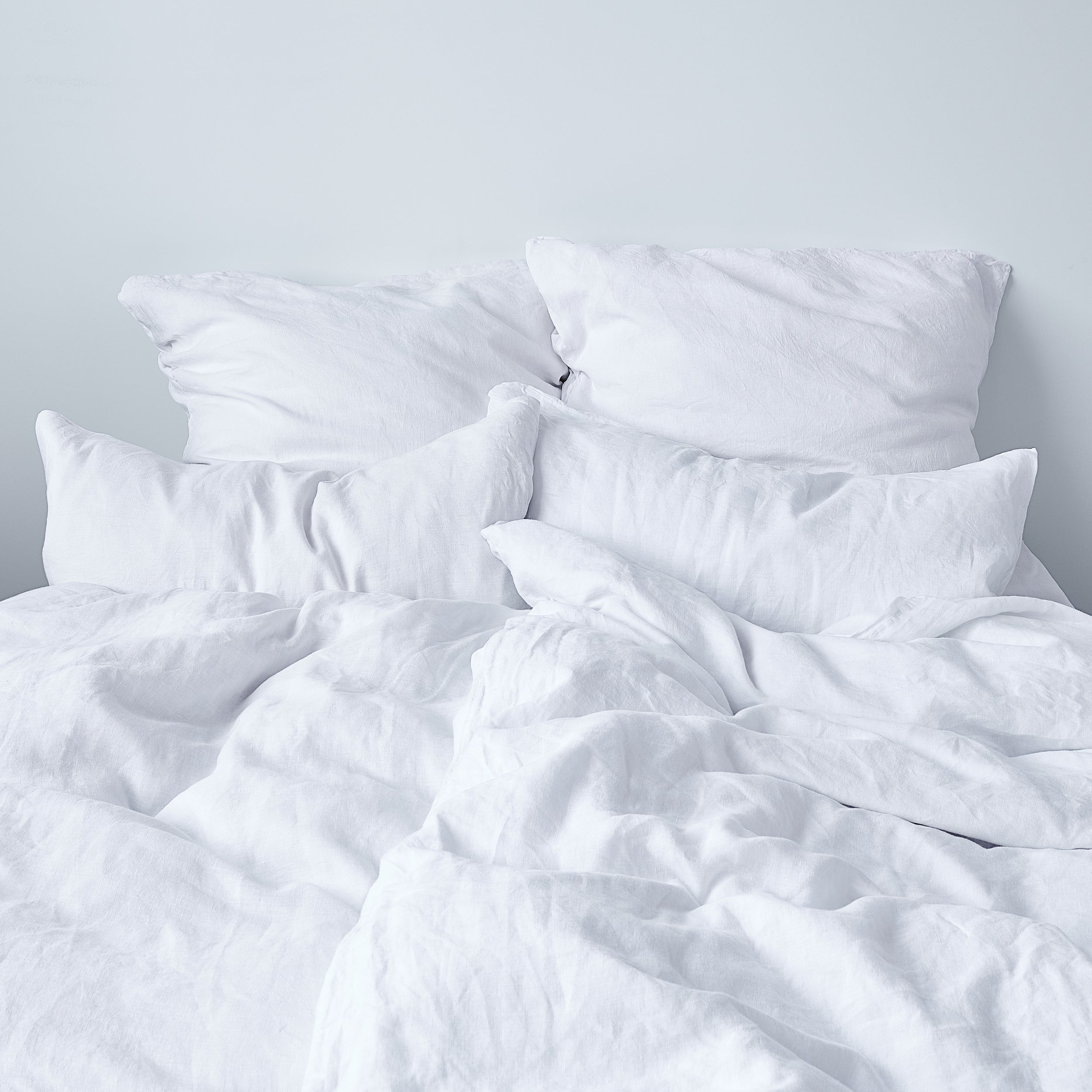 Leinen-Kopfkissen weiß von LEINEREI - Premium Leinen, made in Europe. 100% gewaschenes Leinen mit Soft-Touch Finish.