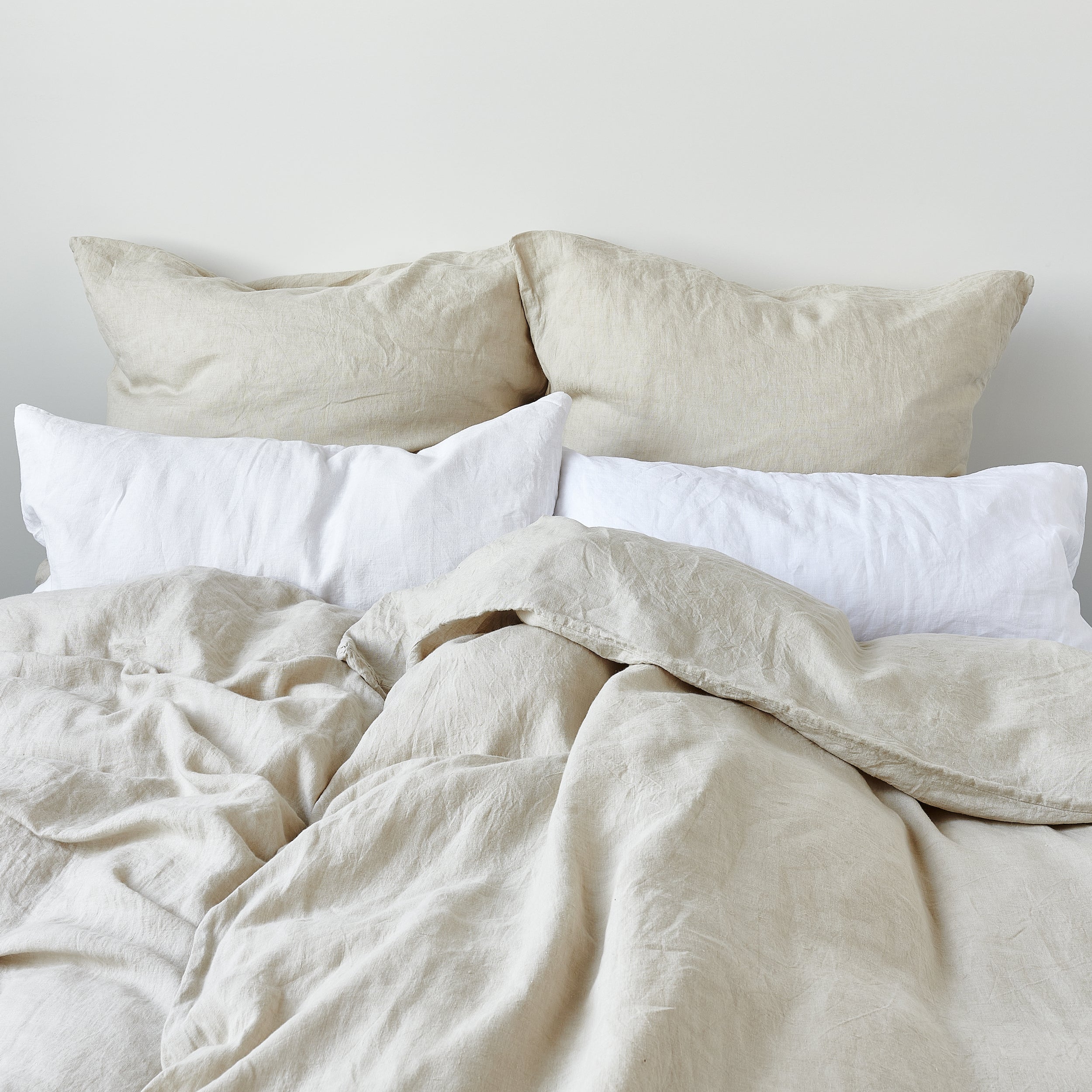 Leinen-Kopfkissen weiß von LEINEREI - Premium Leinen, made in Europe. 100% gewaschenes Leinen mit Soft-Touch Finish.