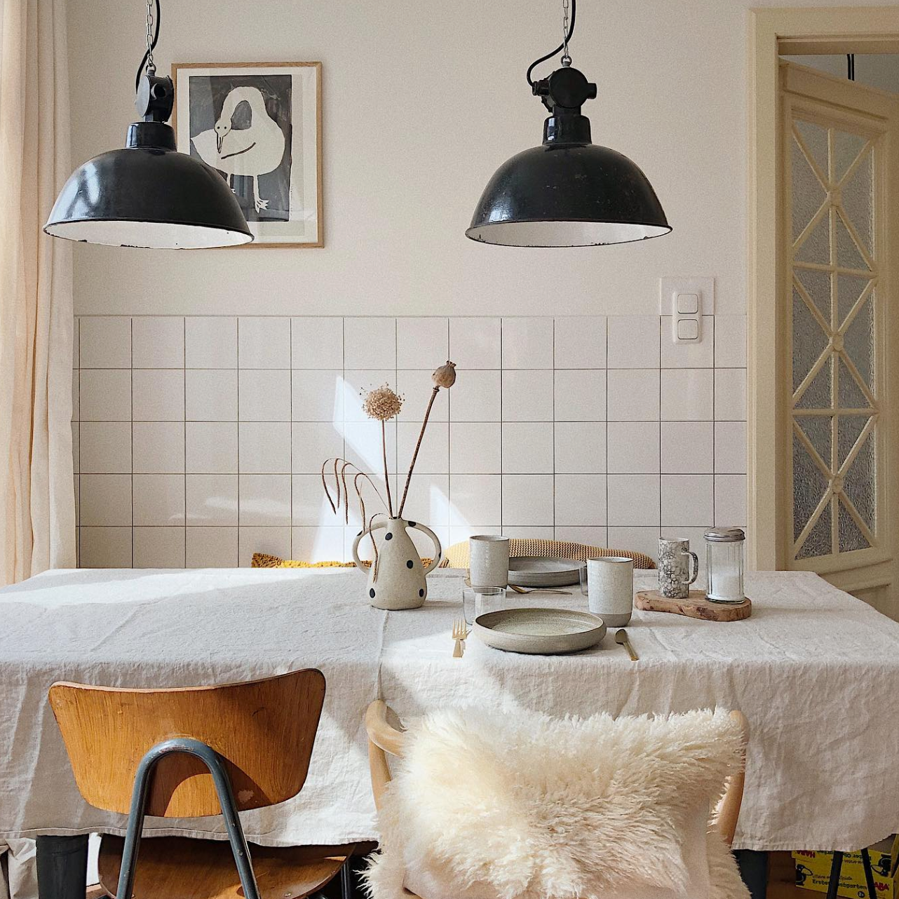Leinen-Tischdecke beige von LEINEREI - Premium Leinen, made in Europe. 100% gewaschenes Leinen mit Soft-Touch Finish.