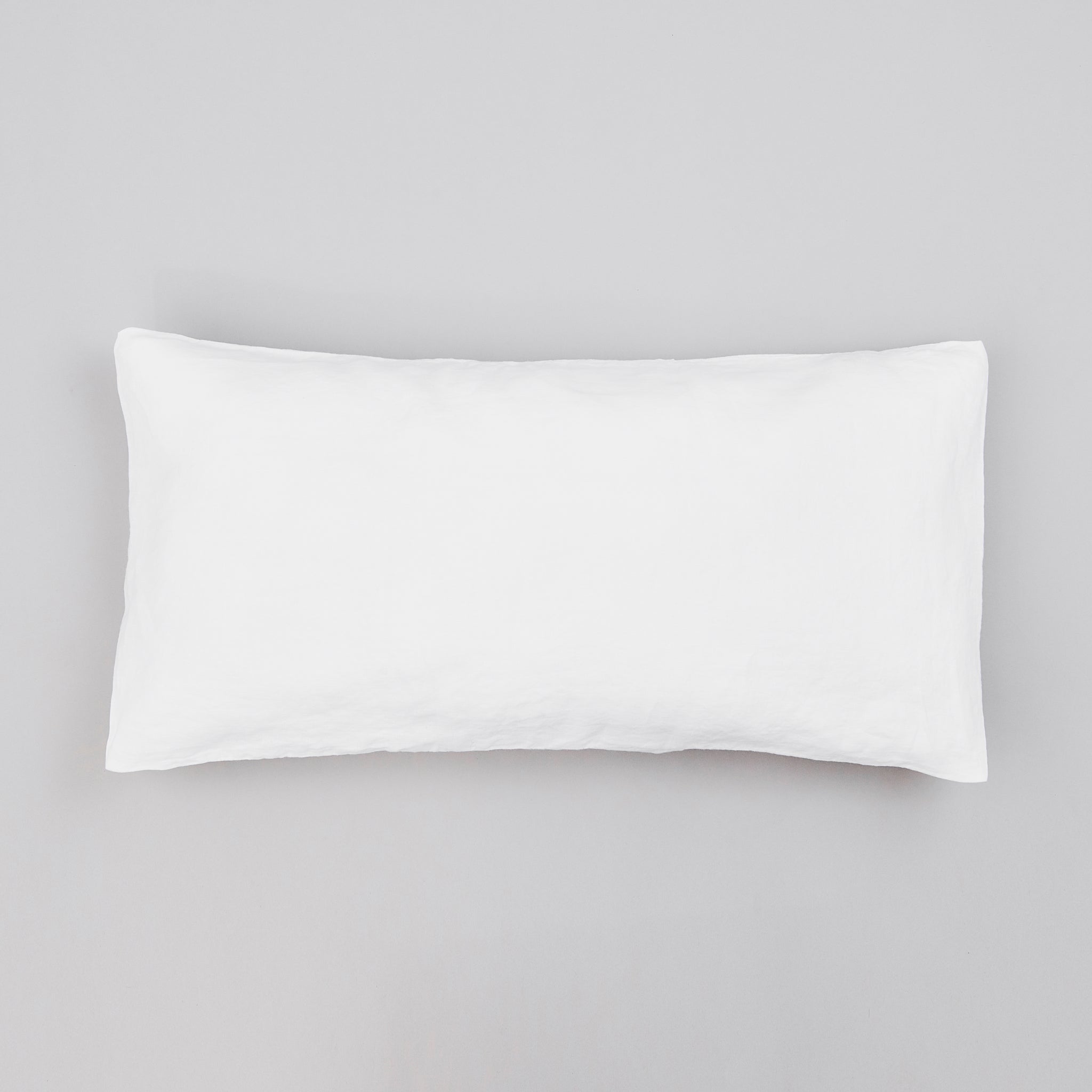 Leinen-Kopfkissen weiß von LEINEREI - Premium Leinen, made in Europe. 100% gewaschenes Leinen mit Soft-Touch Finish.