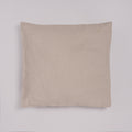 Leinen-Sofakissen taupe von LEINEREI - Premium Leinen, made in Europe aus 100% gewaschenem Leinen. Weiches Leinen für maximalen Komfort. Hochwertig und nachhaltig produziert.