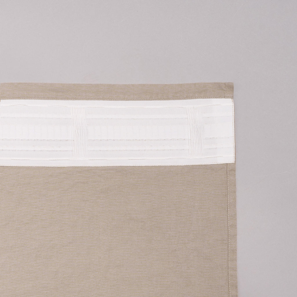 Leinen-Vorhang taupe von LEINEREI - Premium Leinen, made in Europe aus 100% gewaschenem Leinen. Weiches Leinen für maximalen Komfort. Hochwertig und nachhaltig produziert.