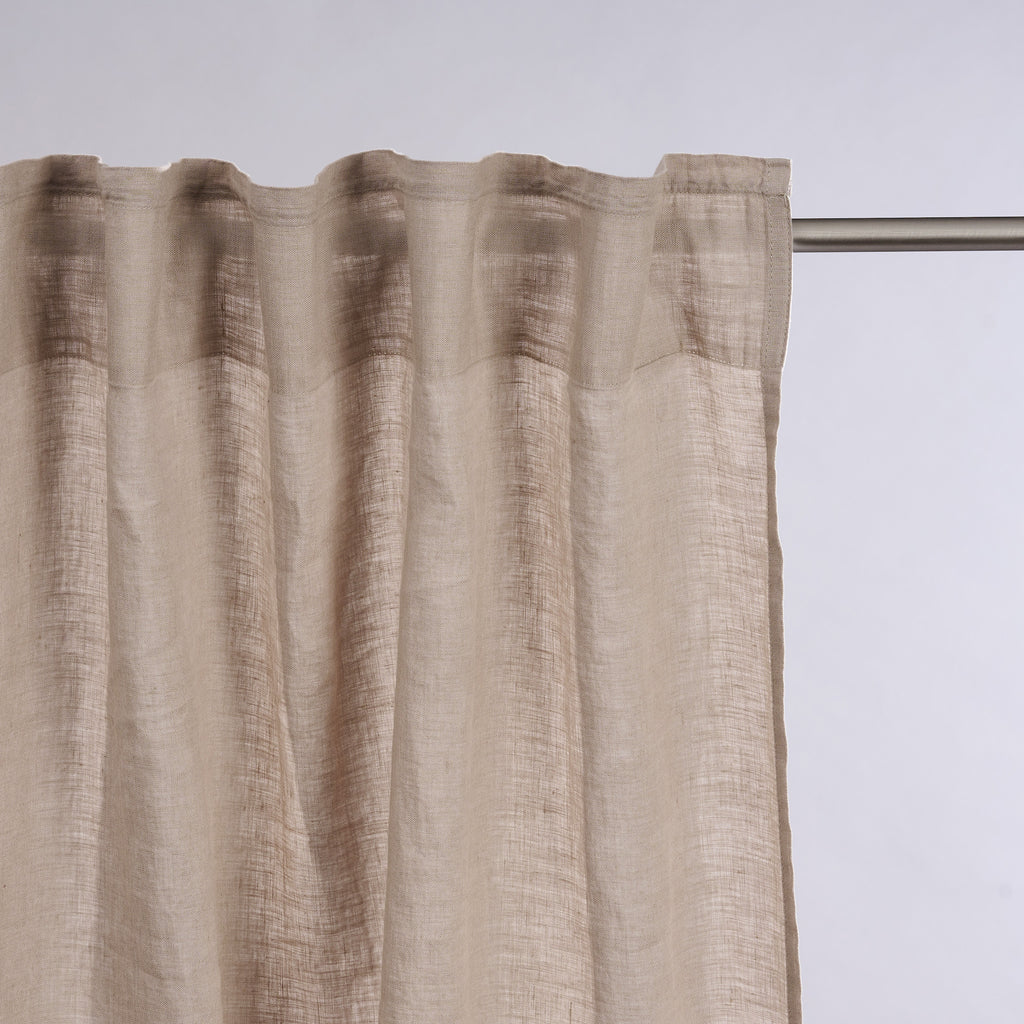 Leinen-Vorhang taupe von LEINEREI - Premium Leinen, made in Europe aus 100% gewaschenem Leinen. Weiches Leinen für maximalen Komfort. Hochwertig und nachhaltig produziert.