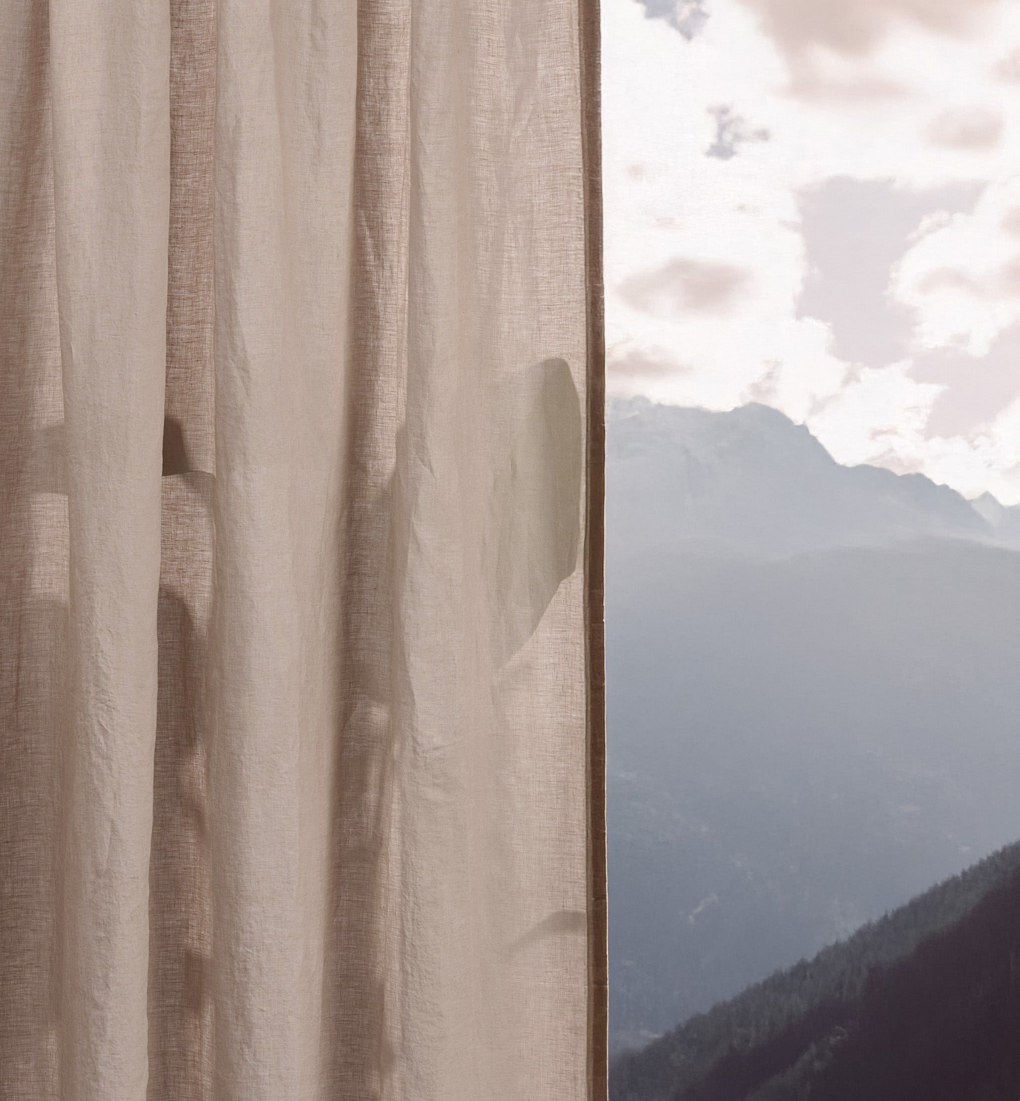 Leinen-Vorhang taupe von LEINEREI - Premium Leinen, made in Europe aus 100% gewaschenem Leinen. Weiches Leinen für maximalen Komfort. Hochwertig und nachhaltig produziert.