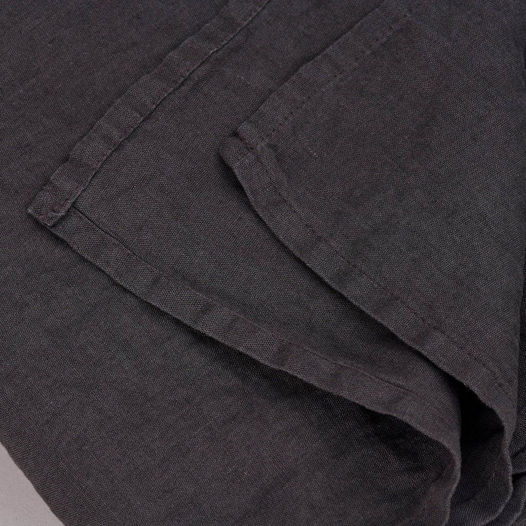 Leinen-Tischdecke anthrazit von LEINEREI - Premium Leinen, made in Europe. 100% gewaschenes Leinen mit Soft-Touch Finish.