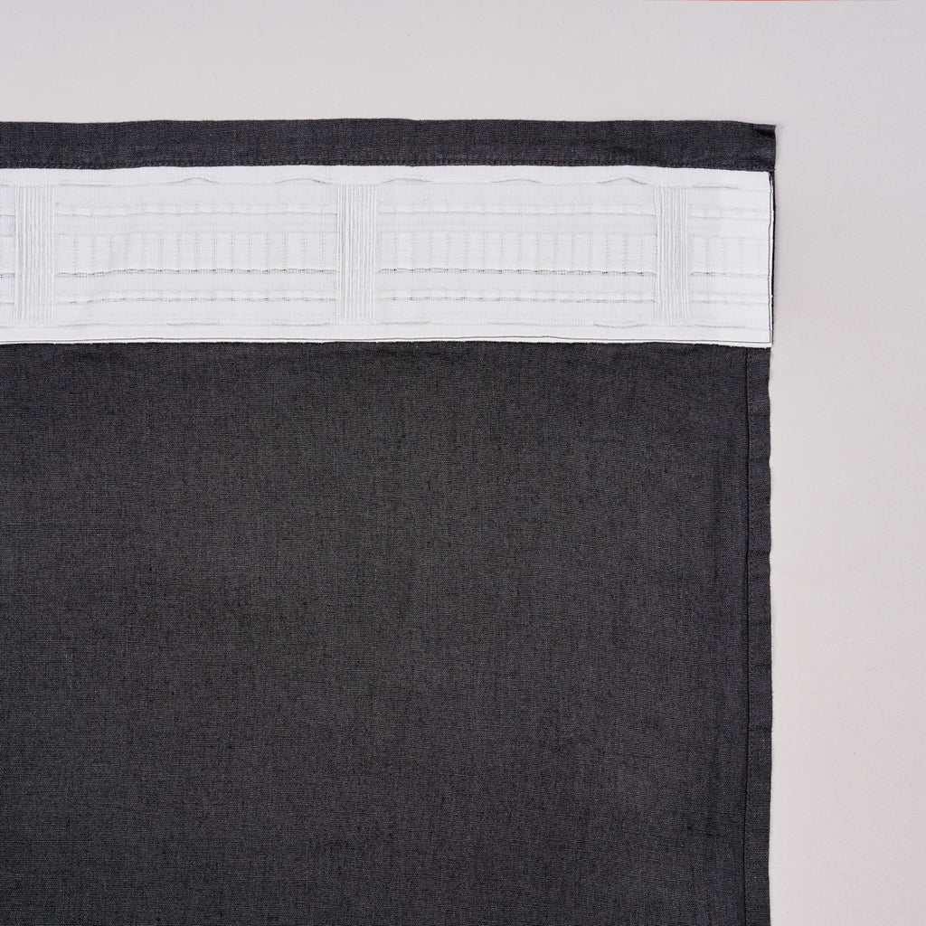 Leinen-Vorhang anthrazit von LEINEREI - Premium Leinen, made in Europe aus 100% gewaschenem Leinen. Weiches Leinen für maximalen Komfort. Hochwertig und nachhaltig produziert.