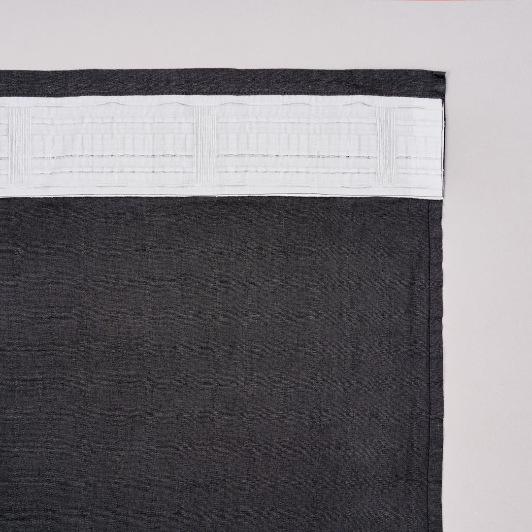 Leinen-Vorhang anthrazit von LEINEREI - Premium Leinen, made in Europe aus 100% gewaschenem Leinen. Weiches Leinen für maximalen Komfort. Hochwertig und nachhaltig produziert.
