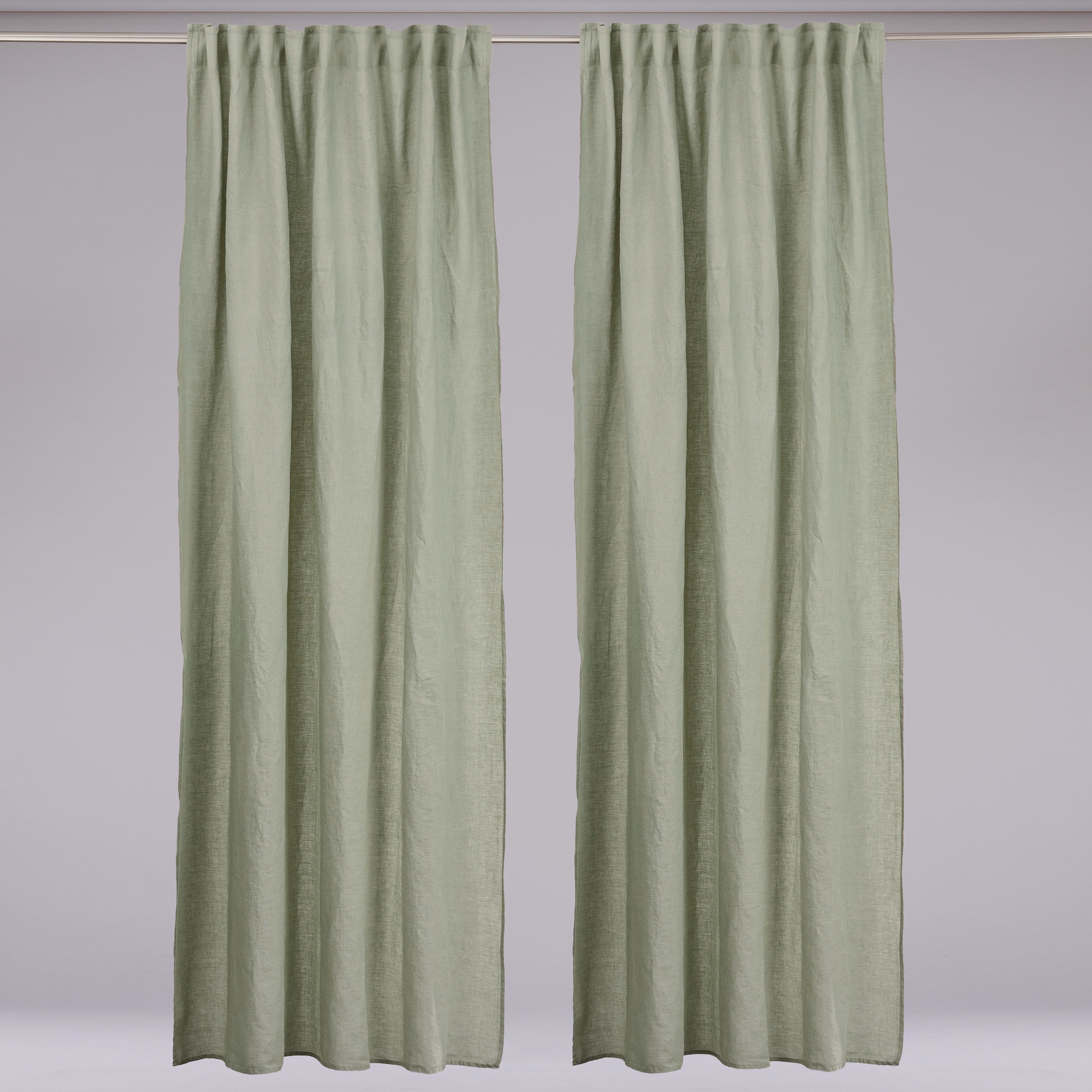 Leinen-Vorhang grün von LEINEREI - Premium Leinen, made in Europe aus 100% gewaschenem Leinen. Weiches Leinen für maximalen Komfort. Hochwertig und nachhaltig produziert.